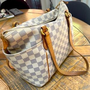Louis Vuitton shoulder bag